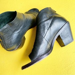 EILEEN FISHER open toe booties heels black leather zip back size 7 shoes